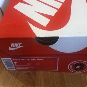 Brand new women’s Nike air max’s Thea